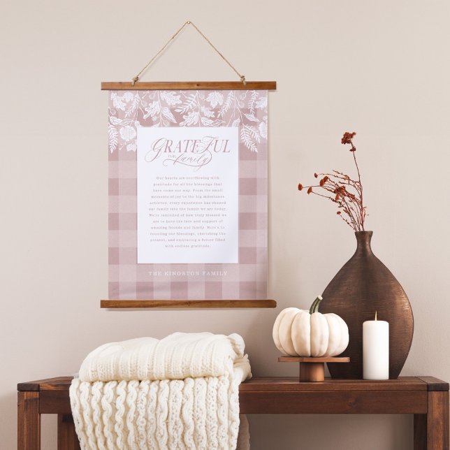 Tapiz Con Marco De Madera Agradecimiento para la selección de follaje de men (Grateful for Family Message Fall Foliage Plaid Hanging Tapestry)