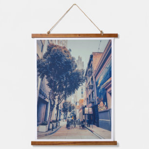 Tapiz Con Marco De Madera Alleyway de la ciudad con el café