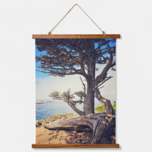 Tapiz Con Marco De Madera Árbol de cipreses junto al mar