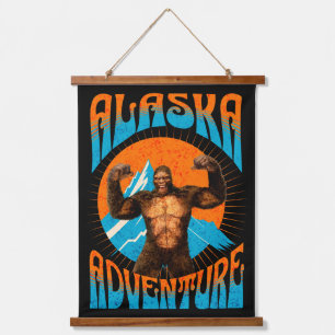 Tapiz Con Marco De Madera Aventura Retro de Sasquatch en la Montaña de Alask
