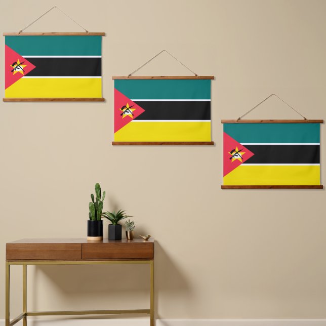 Tapiz Con Marco De Madera Bandera de Mozambique (Asimétrico)