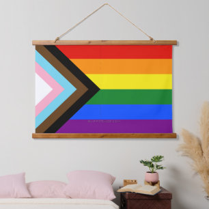 Tapiz Con Marco De Madera Bandera de orgullo progresista de SlipperyJoe's se