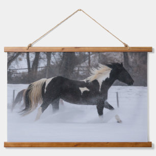 Tapiz Con Marco De Madera Caballo corriendo por la nieve