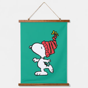 Tapiz Con Marco De Madera Cacahuetes   Capa de Beanie de Invierno Snoopy