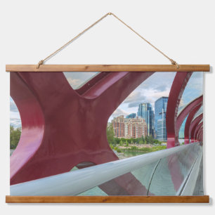 Tapiz Con Marco De Madera Calgary Peace Bridge con Cityscape View