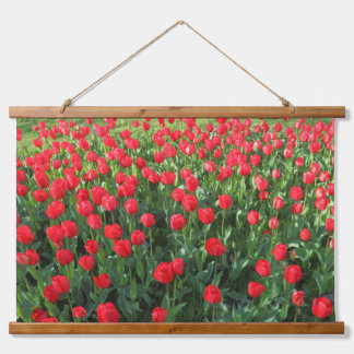 Tapiz Con Marco De Madera Cama de Tulipanes Rojos 01