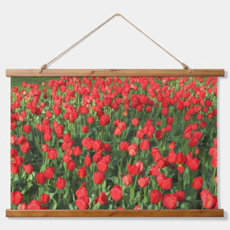 Tapiz Con Marco De Madera Cama de Tulipanes Rojos 02