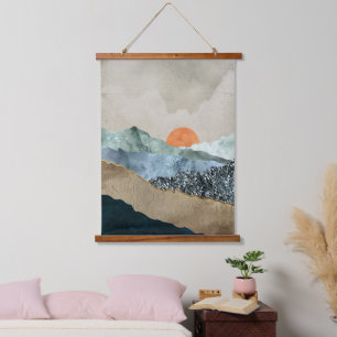 Tapiz Con Marco De Madera Capas de montaña texteadas con brillo de atardecer