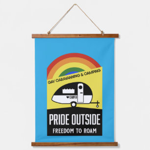 Tapiz Con Marco De Madera Caravana gay acampando T-Shirt