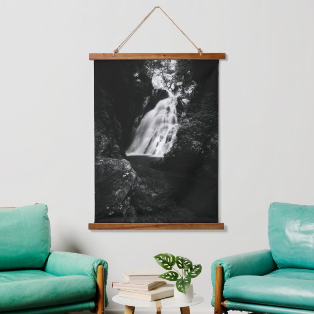 Tapiz Con Marco De Madera Cascada Šum en blanco y negro (Sala de estar)