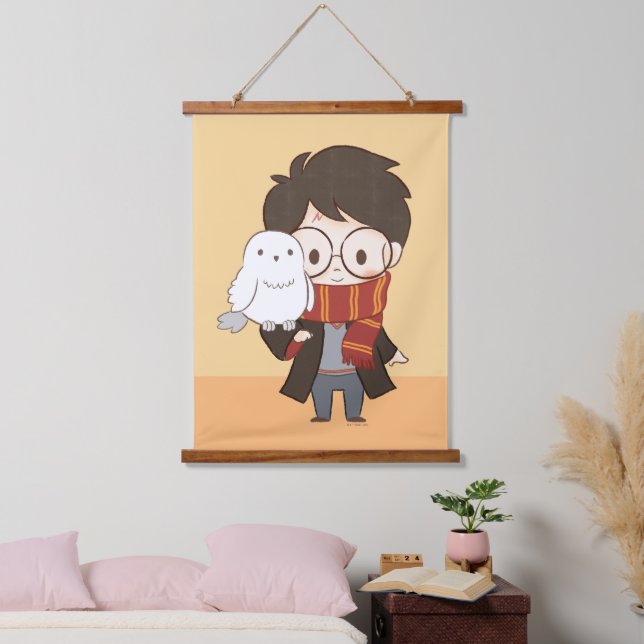 Tapiz Con Marco De Madera Chibi HARRY POTTER™ y Hedwig (Dormitorio)
