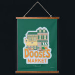 Tapiz Con Marco De Madera Chicas Gilmore | Mercado de Doose<br><div class="desc">Dé un paseo por el sendero de la memoria con este divertido y colorido ilustracion del Doose's Market, el supermercado local donde se desarrollan muchas payasadas de Stars Hollow. Con su pintoresco exterior con sus vibrantes frutas, verduras y el emblemático cartel de la tienda, este diseño es perfecto para los...</div>