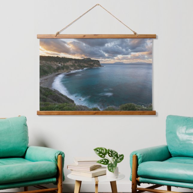Tapiz Con Marco De Madera Coastal Calm: Sunset Over Cliffs (Sala de estar)