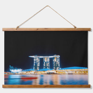 Tapiz Con Marco De Madera Cold Bloom — Luces de Singapur