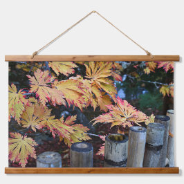 Tapiz Con Marco De Madera Coloridas hojas otoñales y bambú