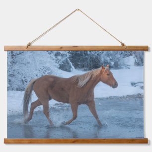 Tapiz Con Marco De Madera Conducción de caballos en invierno en Hideout Ranc