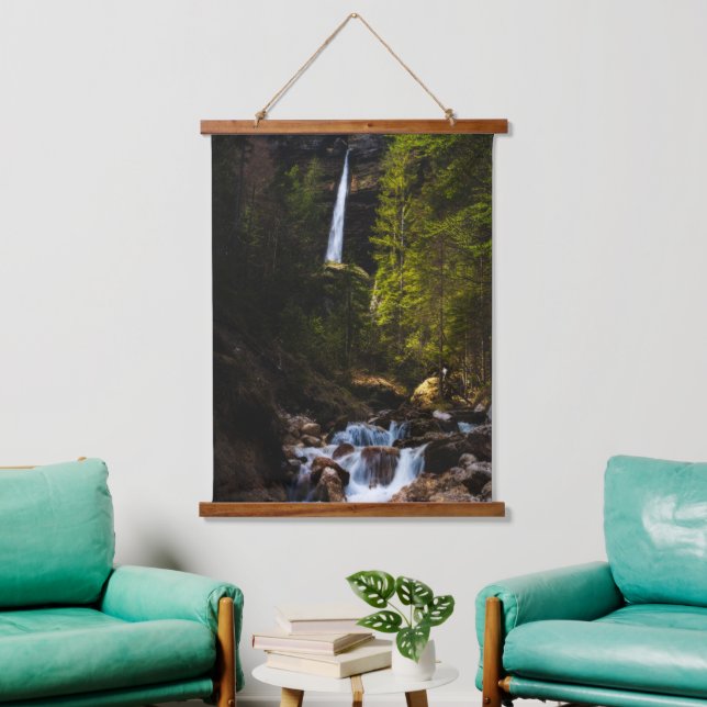 Tapiz Con Marco De Madera Cuento mágico de hadas en la cascada Peričnik, Esl (Sala de estar)