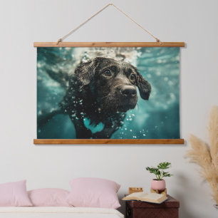 Tapiz Con Marco De Madera Diseño de cachorro labrador nadando bajo el agua