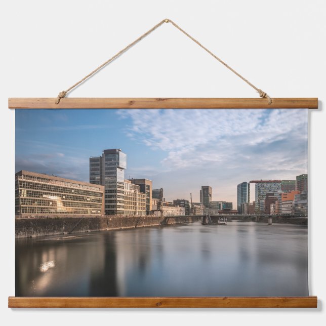 Tapiz Con Marco De Madera Dusseldorf Alemania (Anverso )