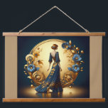 Tapiz Con Marco De Madera Elegante mujer Art Deco en oro y azul<br><div class="desc">Este impresionante ilustracion art decó capta la elegancia atemporal de una mujer encapuchada en un traje azul marino, adornado con intrincados adornos florales de oro. Enmarcado por un lujoso arco dorado con motivos decorativos ornamentales y delicadas flores azules y doradas, la composición exuda sofisticación y glamour vintage. La armoniosa mezcla...</div>