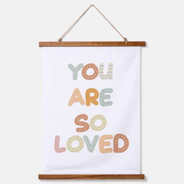 Tapiz Con Marco De Madera Eres tan querida Nursera Infantil Arcoiris (Anverso)