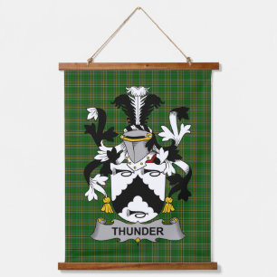 Tapiz Con Marco De Madera Escudo de Armas de Irish Thunder Cresta de la Fami