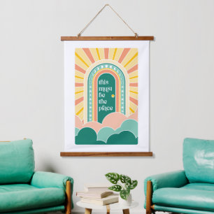 Tapiz Con Marco De Madera esta debe ser la puerta retro del lugar