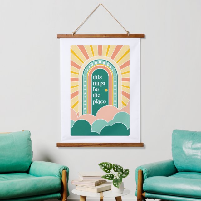 Tapiz Con Marco De Madera esta debe ser la puerta retro del lugar (Sala de estar)