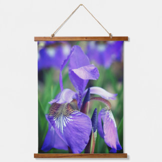Tapiz Con Marco De Madera Flor de Iris de Bandera Azul Pálido Púrpura