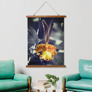 Tapiz Con Marco De Madera Flor de orquídea de mariposa amarilla