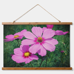 Tapiz Con Marco De Madera Flores Cosmos rosadas