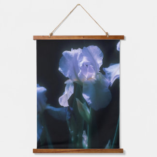Tapiz Con Marco De Madera Flores de Iris al Crepúsculo