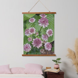 Tapiz Con Marco De Madera Flores rosadas de Astrantia