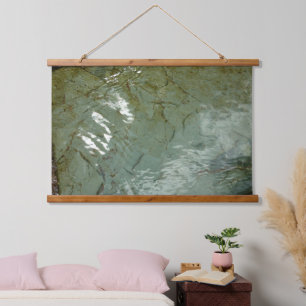 Tapiz Con Marco De Madera Foto de la naturaleza de la losa cubierta de agua