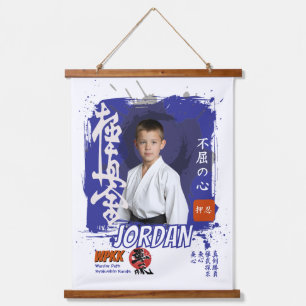 Tapiz Con Marco De Madera Foto personalizada de estudiante de Karate Kyokush