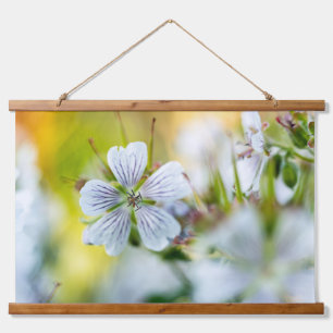 Tapiz Con Marco De Madera Fotografía botánica de flor de geranio blanco de v