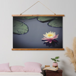 Tapiz Con Marco De Madera Fotografía de Lirio de Agua Rosa