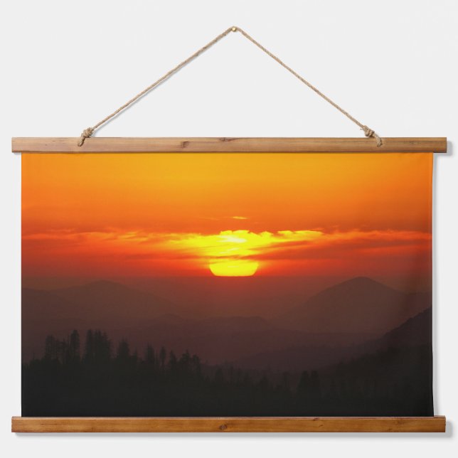 Tapiz Con Marco De Madera Golden Sunset Over Mountain Silhouettes (Anverso )