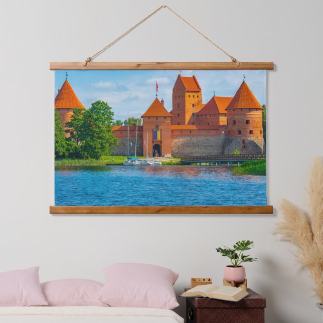 Tapiz Con Marco De Madera Hermoso castillo medieval en el Lago Azul (Dormitorio)
