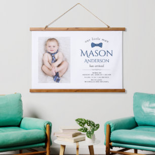 Tapiz Con Marco De Madera Hombre Pequeño Adorable   Anuncio de Nacimiento co