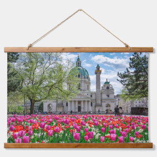 Tapiz Con Marco De Madera Iglesia de San Carlos en primavera en Viena, Austr
