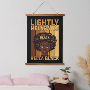 Tapiz Con Marco De Madera Juneteenth Ligeramente Melanizado Hella Negro Mela