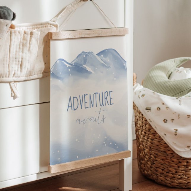 Tapiz Con Marco De Madera La aventura espera la escritura del invierno de la (Adventure Awaits Script Winter Nursery Wall Decor Hanging Tapestry)
