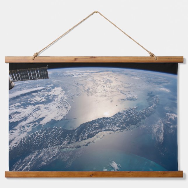Tapiz Con Marco De Madera La Estación Espacial Internacional Sobre El Atlánt (Anverso )