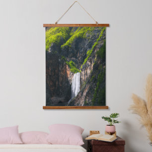 Tapiz Con Marco De Madera La majestuosa cascada Boka en la gloria de la prim