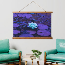 Tapiz Con Marco De Madera Lámpara Flor Morado Azul Turquesa Floral Pond Zen