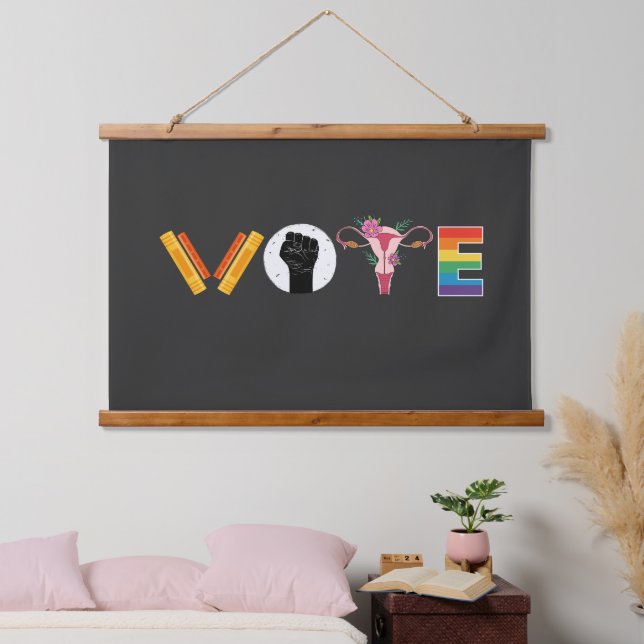 Tapiz Con Marco De Madera Libros VOTE Uterus Apoyo LGBT (Dormitorio)