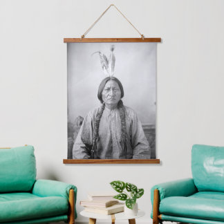 Tapiz Con Marco De Madera Líder lakota sacudiendo a indígenas norteamericano
