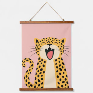 Tapiz Con Marco De Madera Lindo Felino Salvaje Sonriente De Dibujos Animados