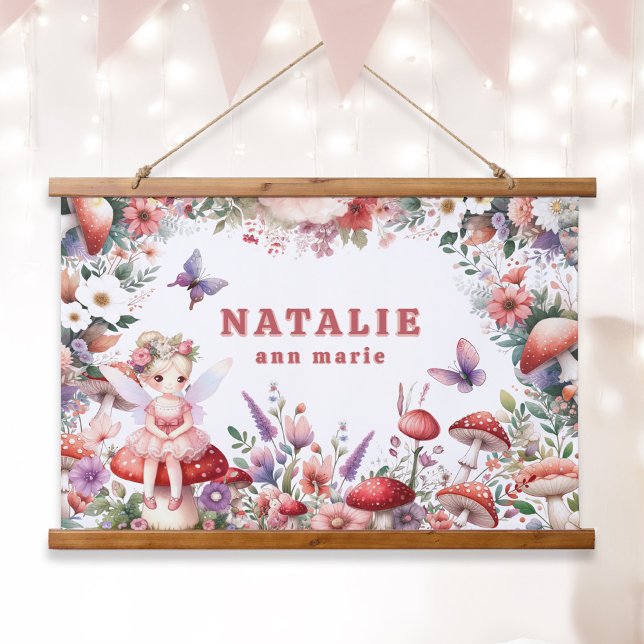 Tapiz Con Marco De Madera Magnifico Fairy Mushroom Garden Nombre personaliza (Enchanted Fairycore Garden Custom Name Tapestry Wall Art Blonde Hair Fairy.)